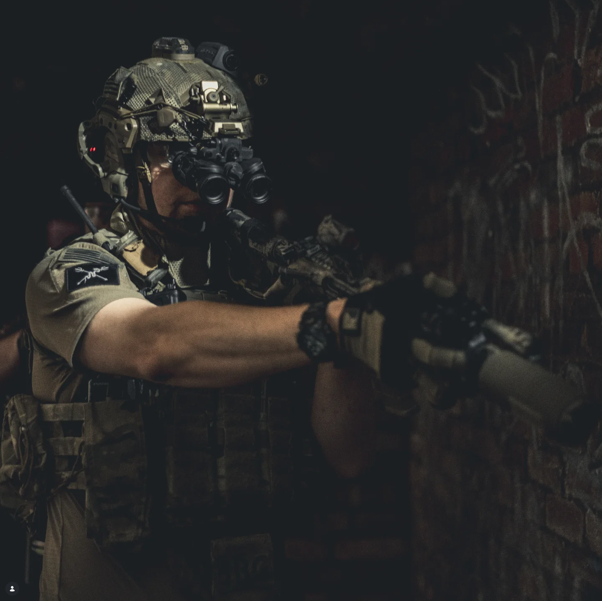 ARGUS 夜视仪战术突入